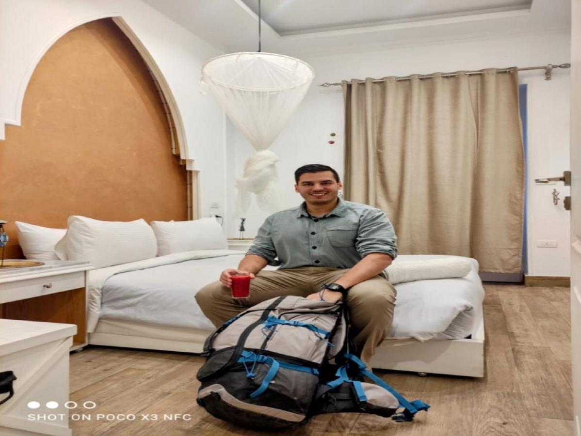 Paris 2* Cairo
