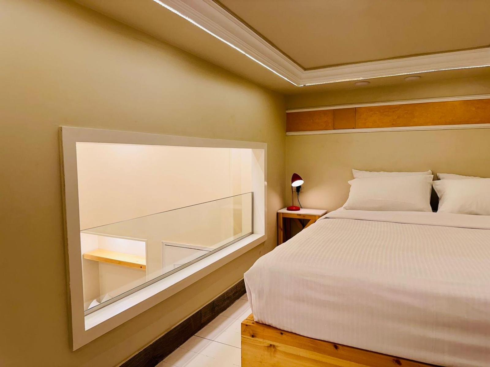 Paris Hotel 2*